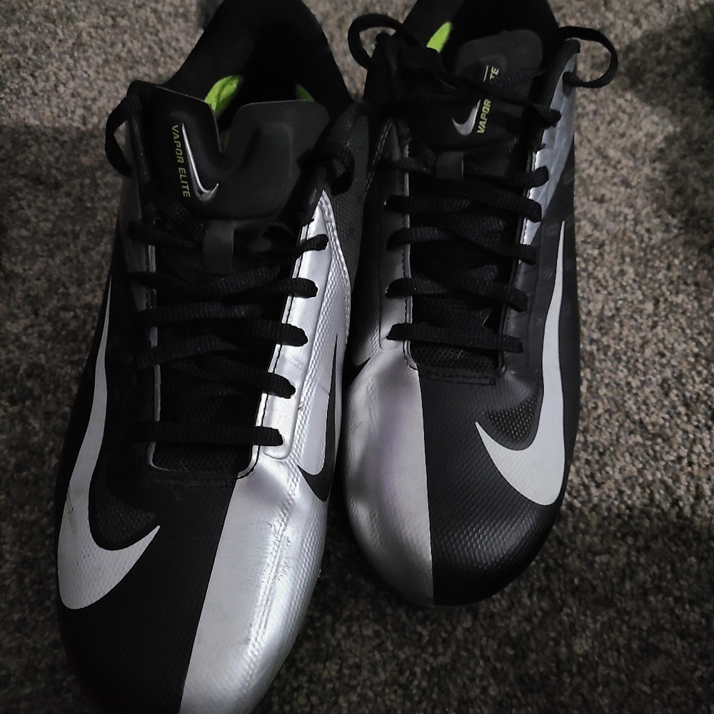 Nike men's football cleats size 11 like new